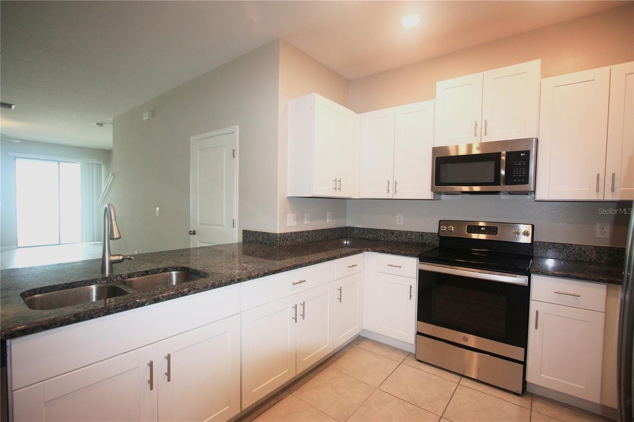 812 Royal Empress Dr #1 - Photo 3 of 17