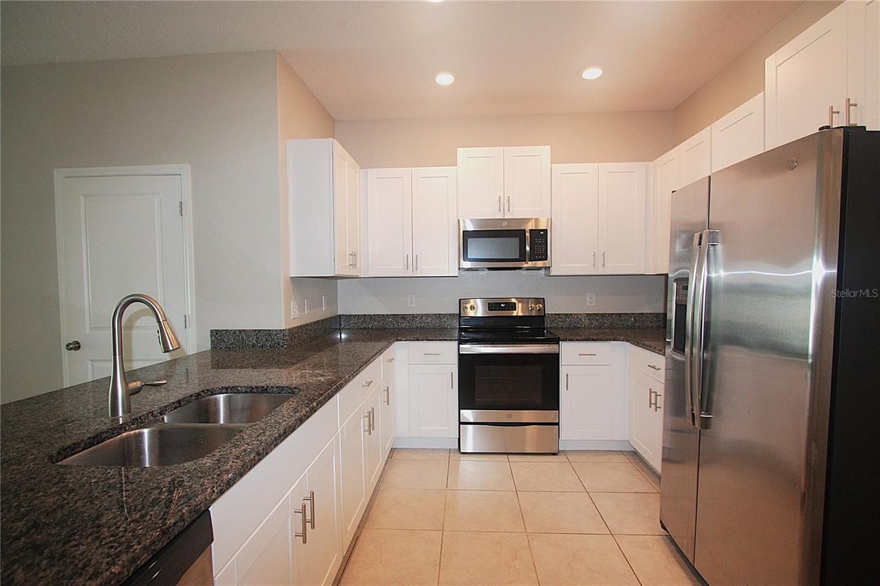 812 Royal Empress Dr #1 - Photo 4 of 17