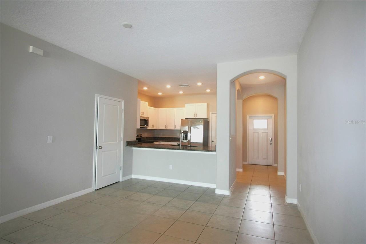 812 Royal Empress Dr #1 - Photo 5 of 17