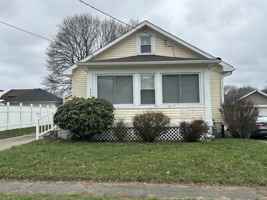 featured image of 940 Lindbergh Ave #1