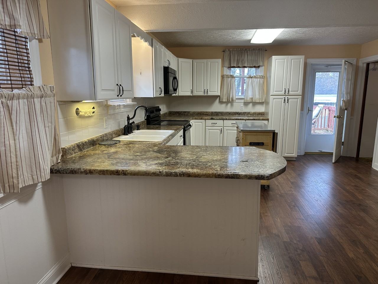 940 Lindbergh Ave #1 - Photo 3 of 32