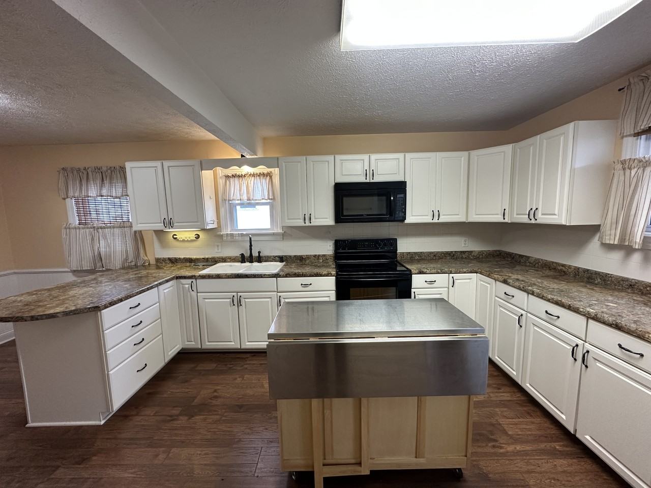 940 Lindbergh Ave #1 - Photo 4 of 32