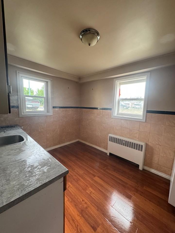 409 College Ave E #9 - Photo 3 of 3