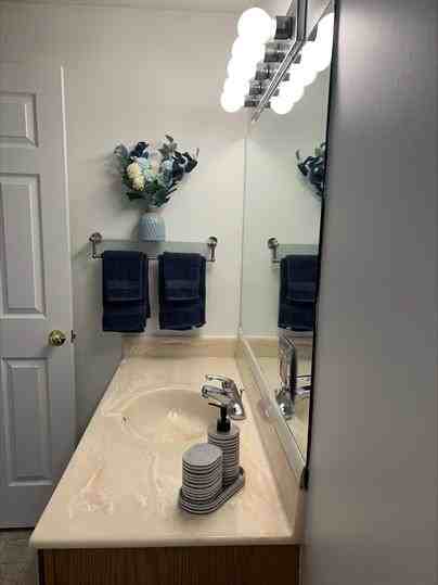 718 W 2nd St #6 - Photo 2 of 8