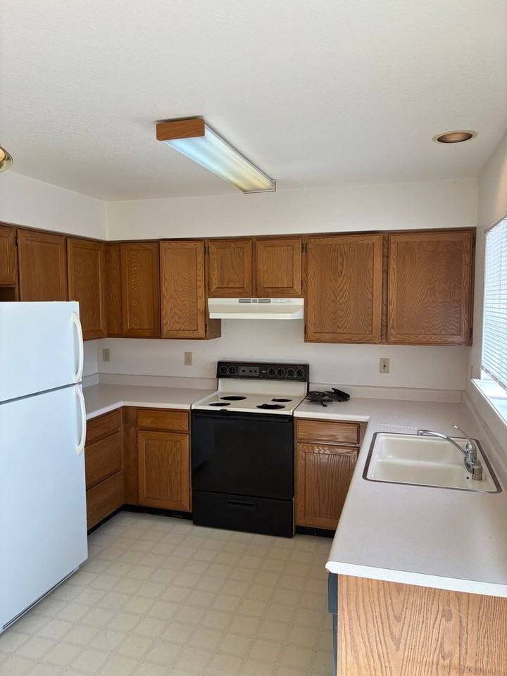 4850 Basswood Dr - Photo 2 of 16