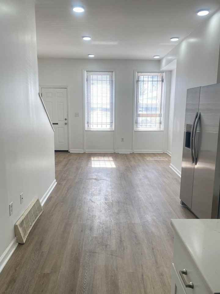 1621 W Montgomery Ave - Photo 2 of 50