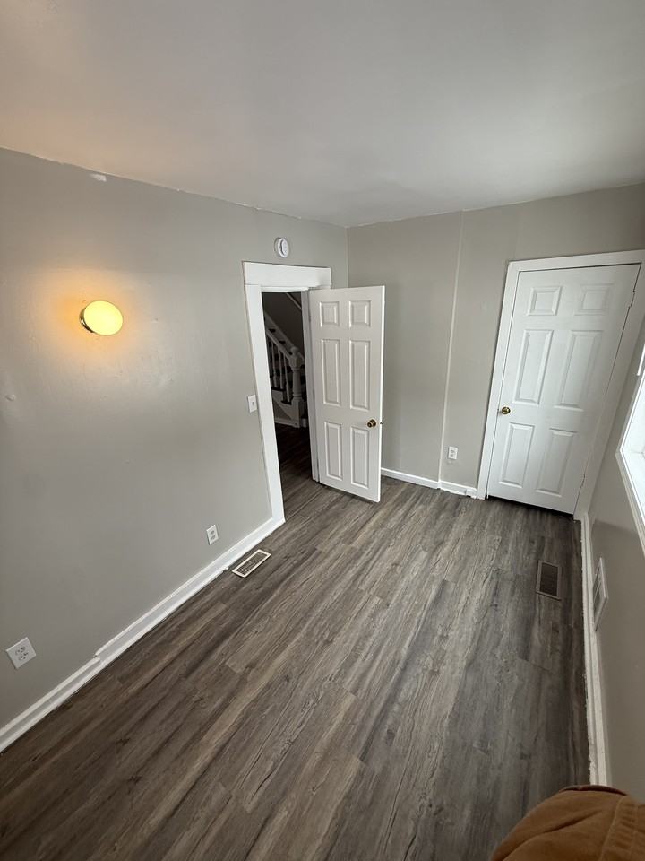 473 Sherburne Ave #1 - Photo 6 of 9