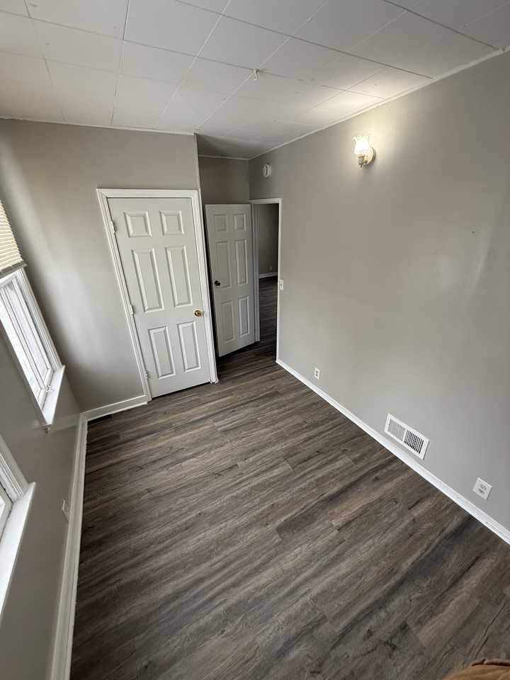 473 Sherburne Ave #1 - Photo 7 of 9