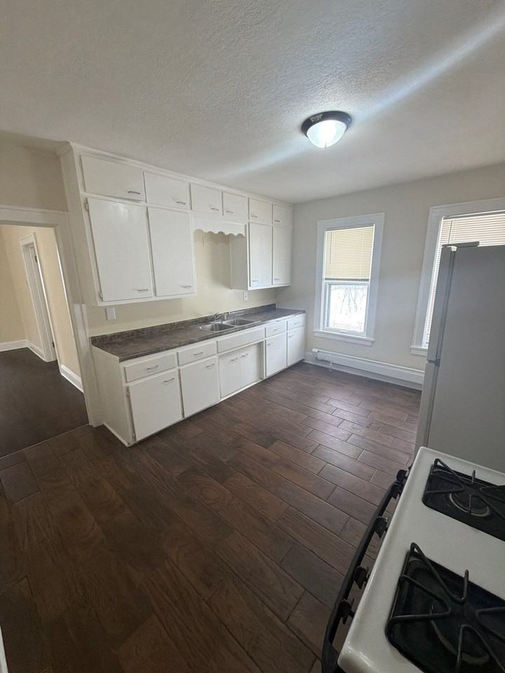 583 Reaney Ave #1 - Photo 3 of 8