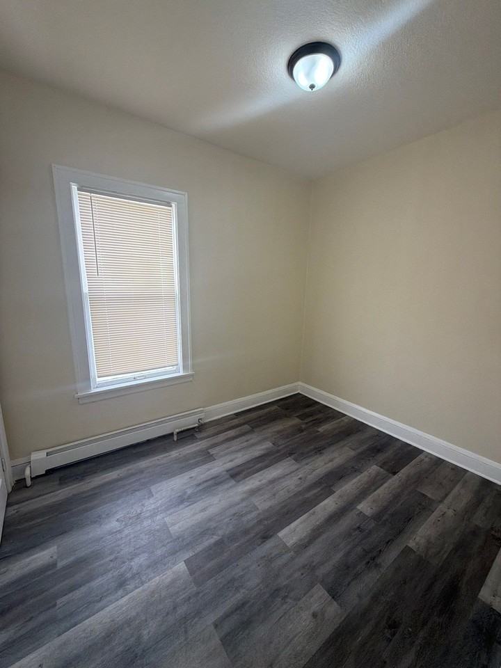 583 Reaney Ave #1 - Photo 7 of 8