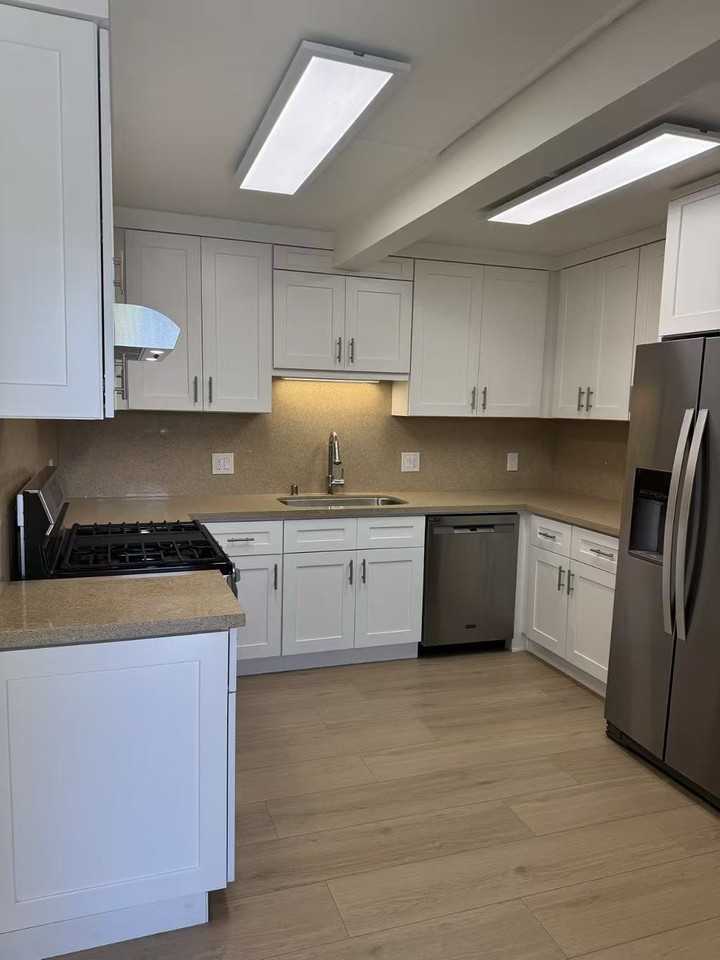 32 Wharf Dr #1 - Photo 2 of 10