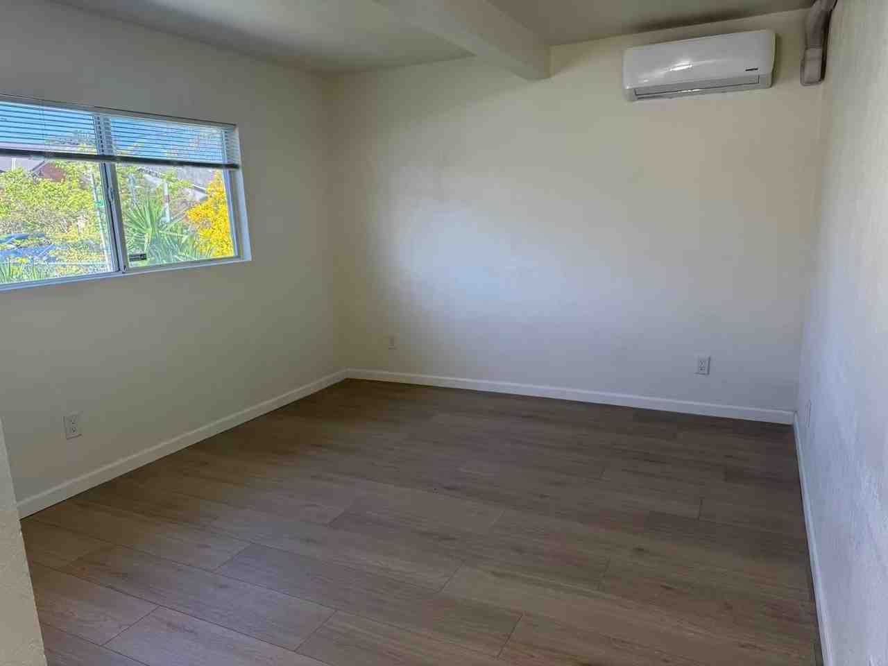 32 Wharf Dr #1 - Photo 3 of 10