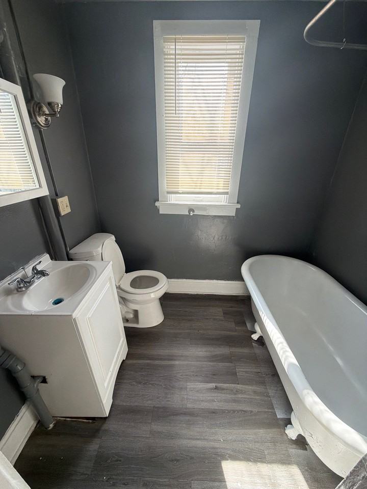 644 Thomas Ave #1 - Photo 2 of 4