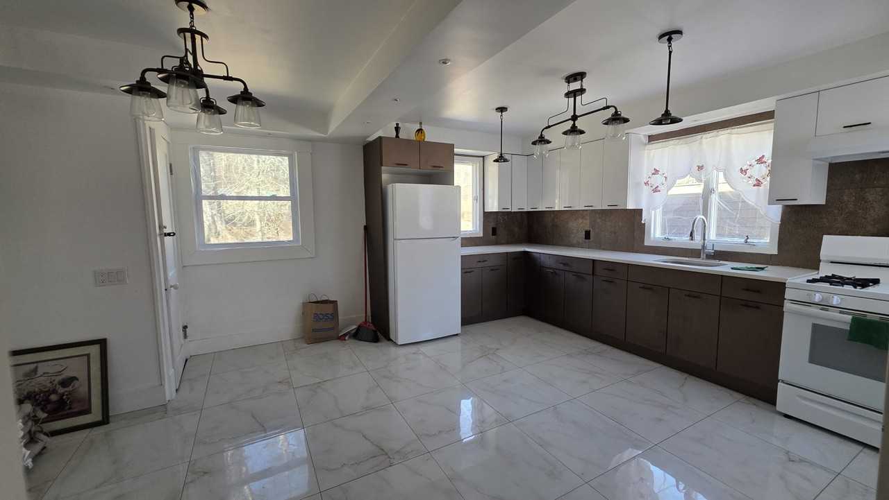 208 Glenmere Rd #1 - Photo 2 of 11