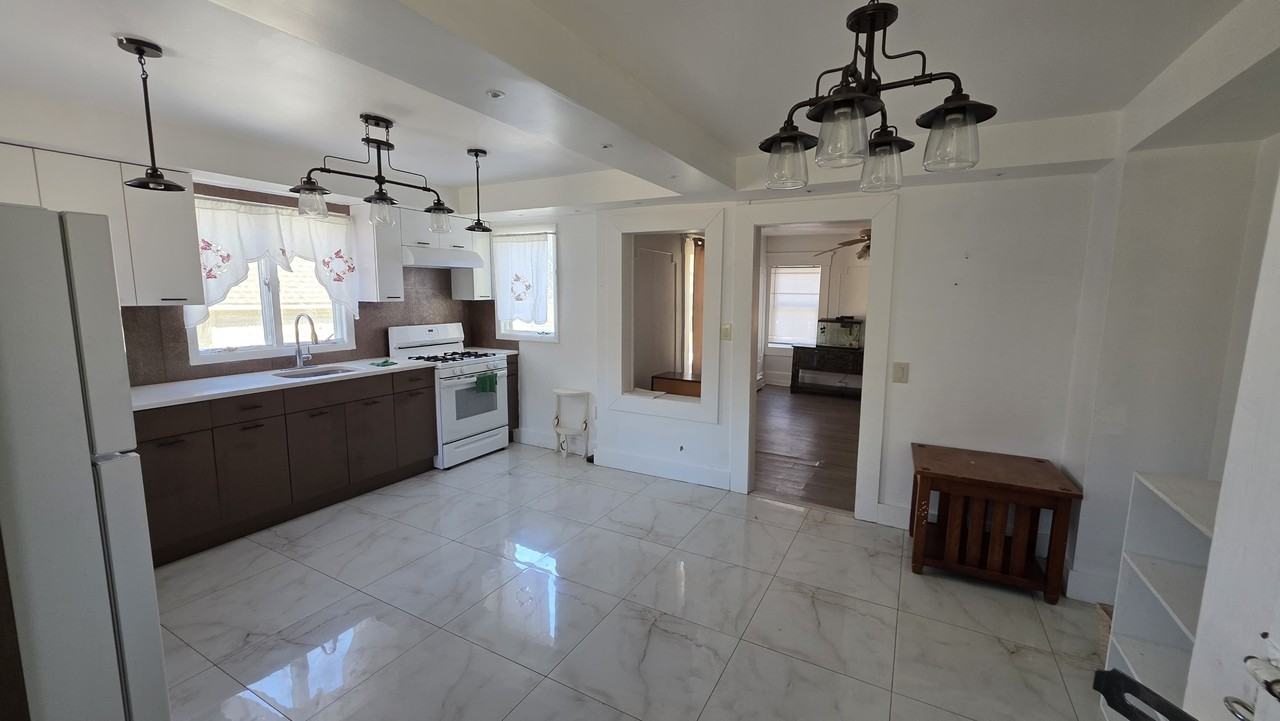 208 Glenmere Rd #1 - Photo 3 of 11