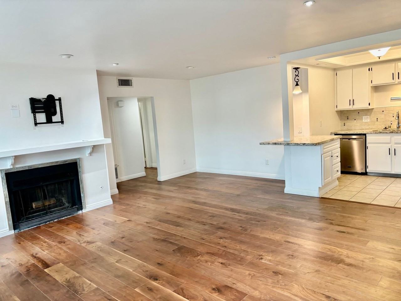 514 Derby Rd - Photo 2 of 21