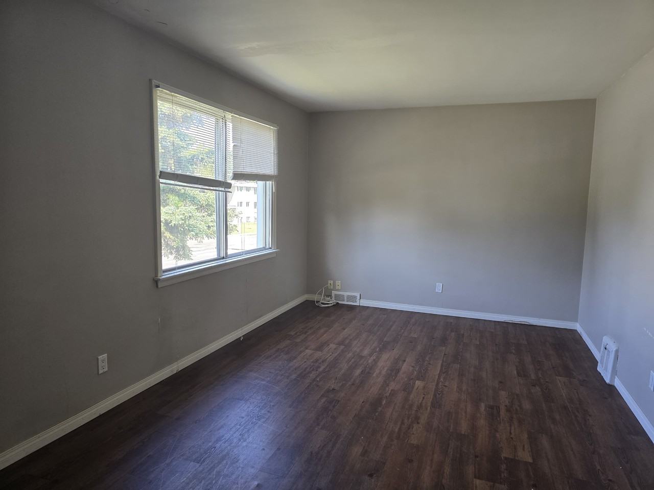 5707 118 Ave Nw #5707 - Photo 3 of 9