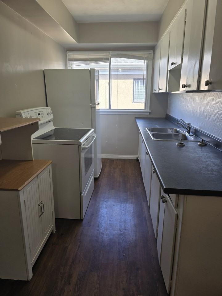 5707 118 Ave Nw #5707 - Photo 5 of 9