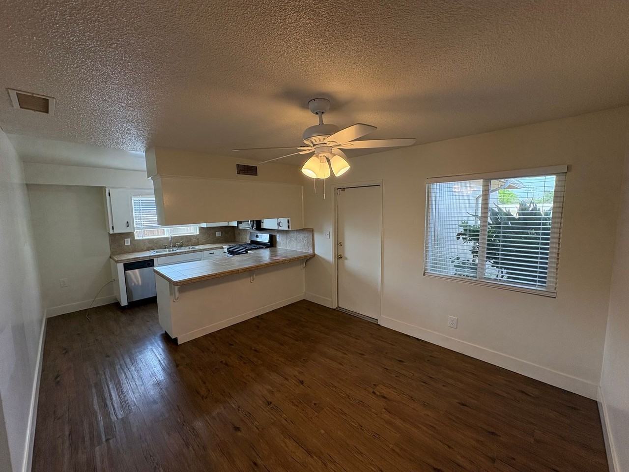 1421 E Bardsley Ave - Photo 3 of 30