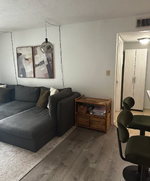 1035 SW 9th StF3 #F3 - Photo 3 of 14