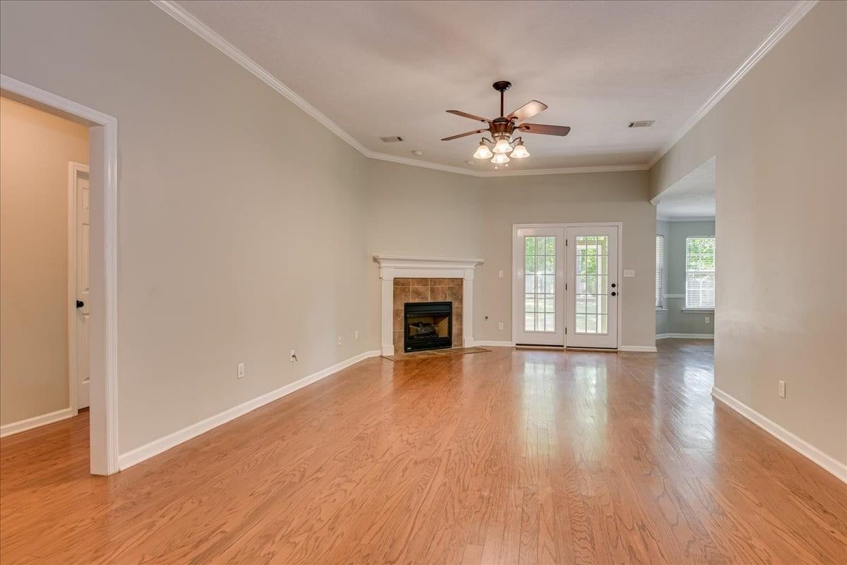 1021 Mansford Ln #1 - Photo 5 of 35