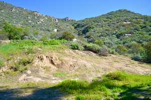 featured image of 976 Deer Springs Rd #1