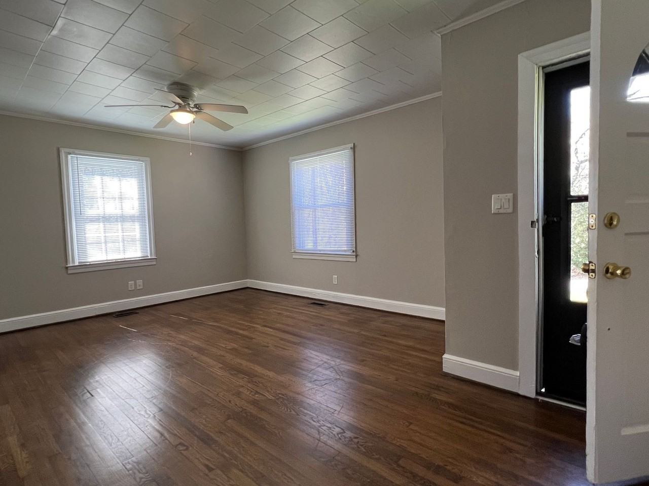 111 Hilltop St - Photo 3 of 9