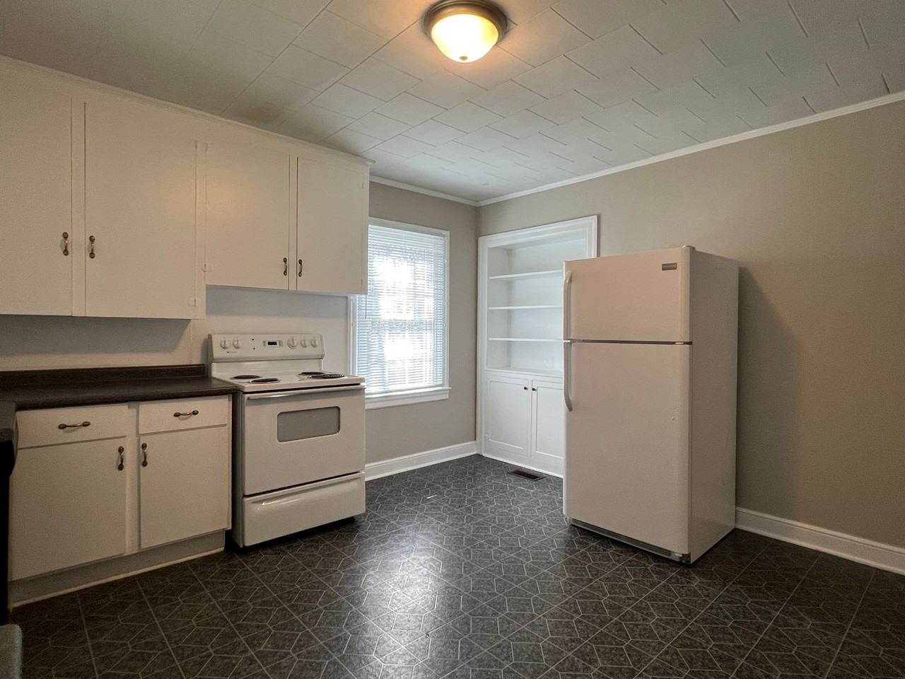 111 Hilltop St - Photo 5 of 9