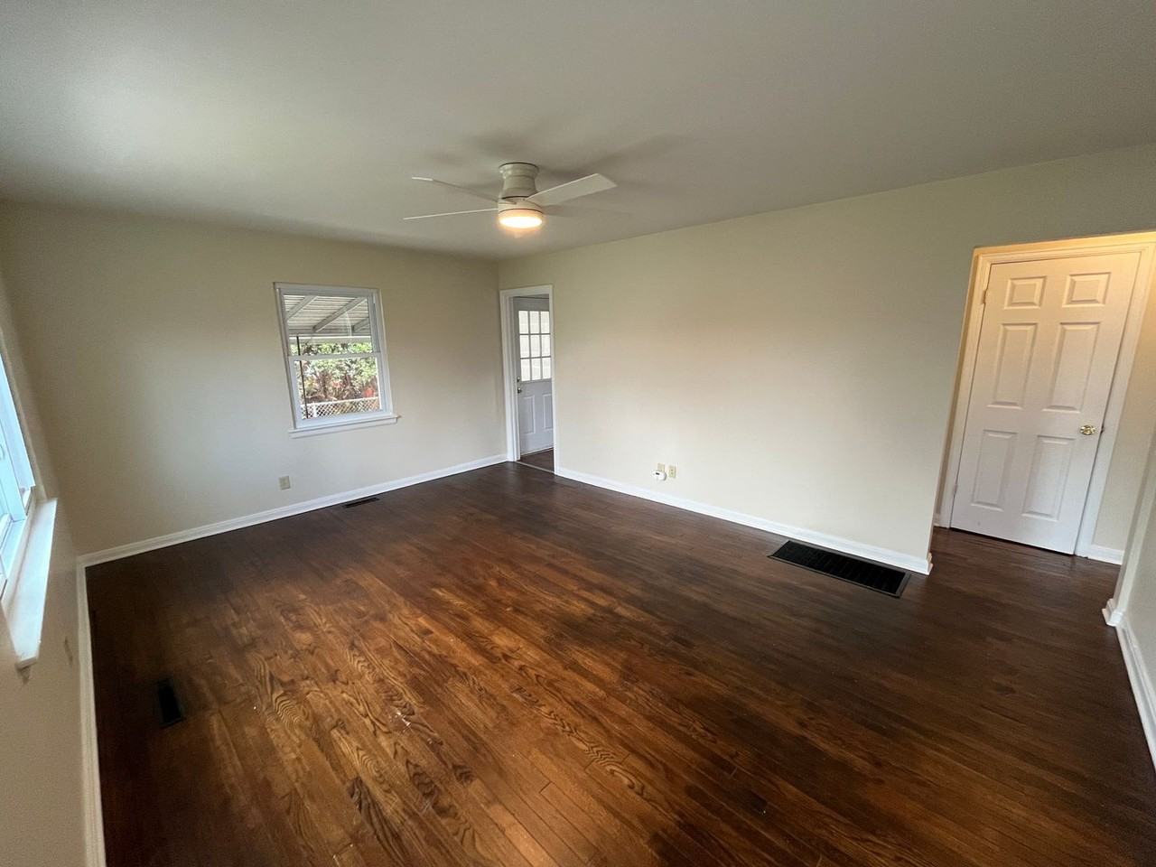 3259 Grasmere Ave - Photo 2 of 17
