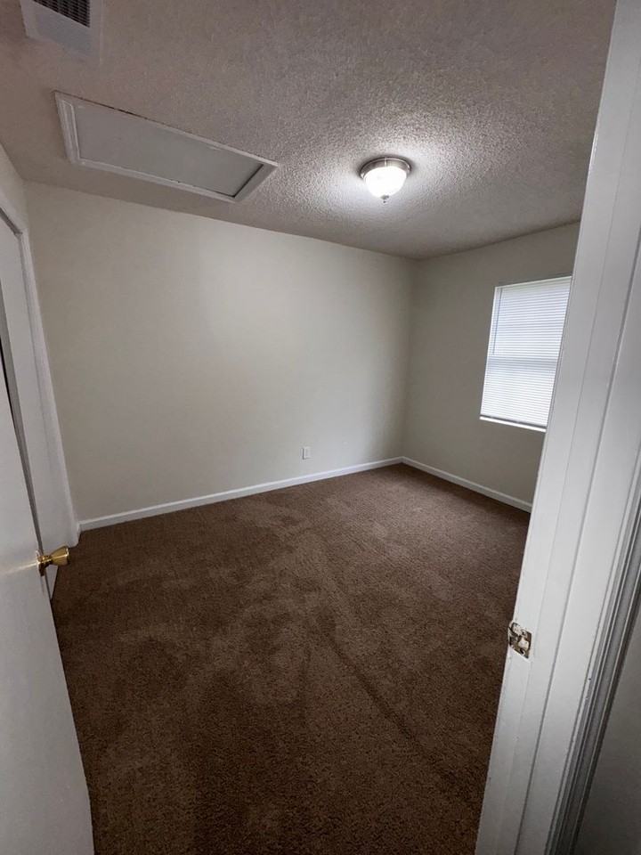 601 Green Gable Ct - Photo 3 of 6