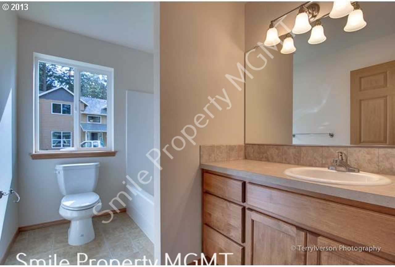 17223 Se Woodward Ct - Photo 3 of 3