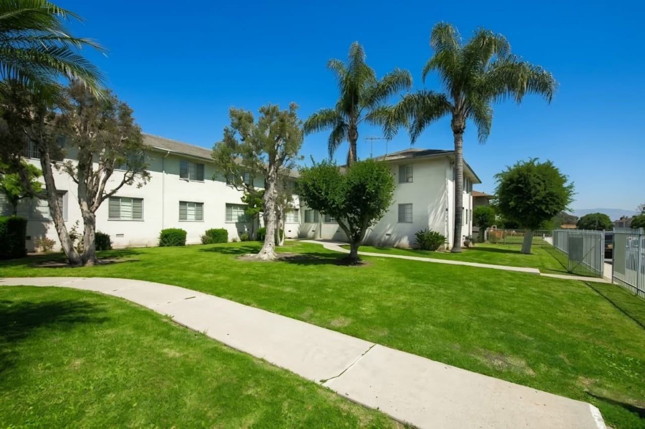 4073 West Blvd #B - Photo 4 of 17