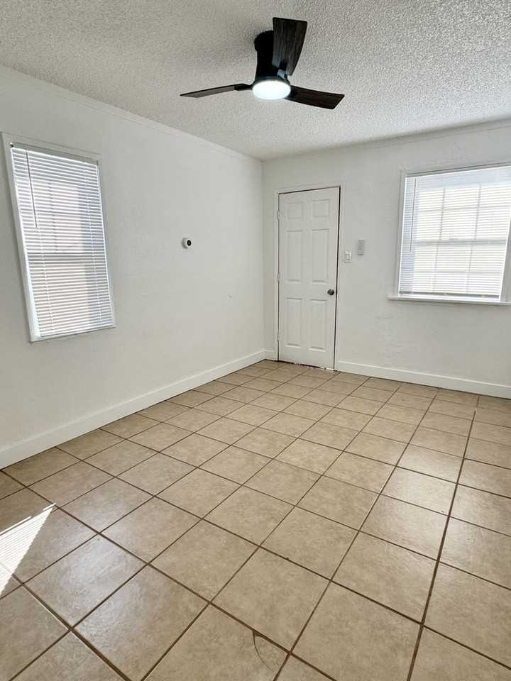 1736 Obispo Ave - Photo 4 of 9