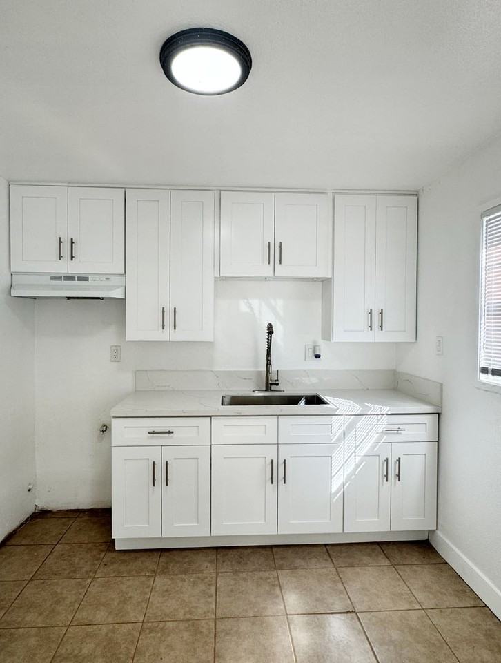 1736 Obispo Ave - Photo 5 of 9