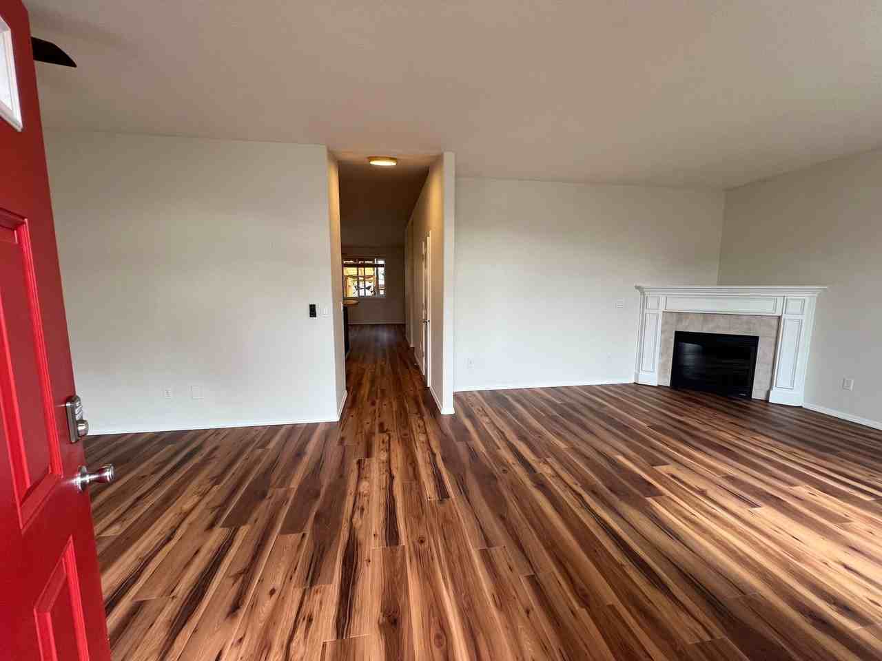 5447 N St - Photo 3 of 40