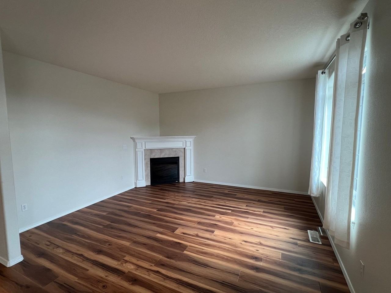 5447 N St - Photo 4 of 40