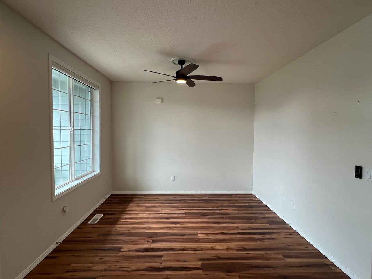 5447 N St - Photo 5 of 40
