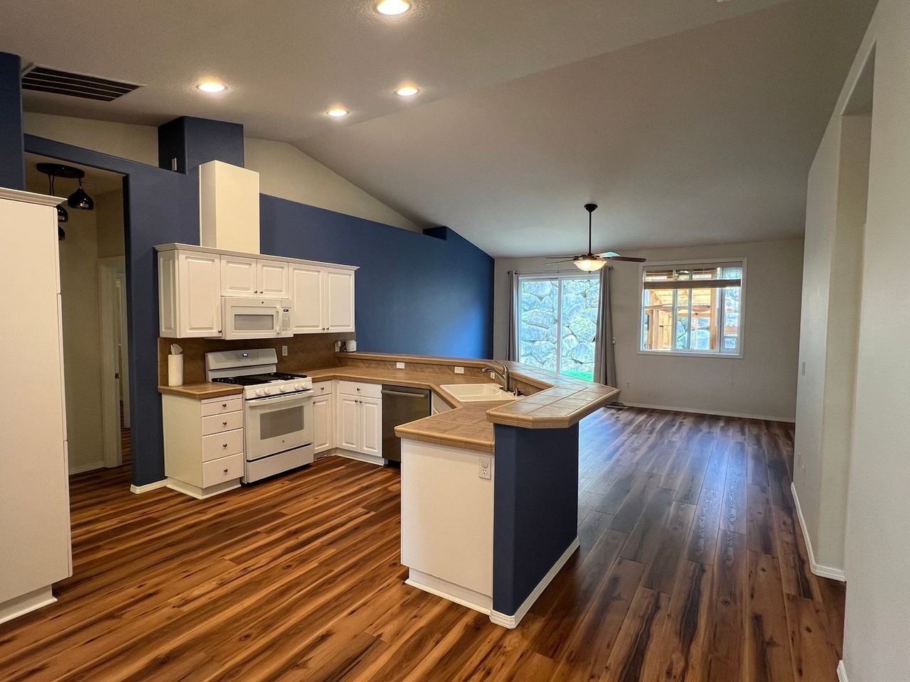 5447 N St - Photo 6 of 40