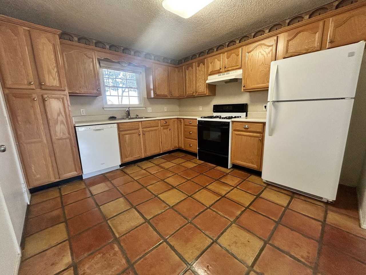 706 E 76th St - Photo 2 of 11