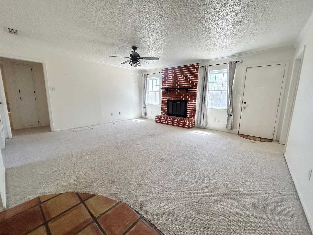 706 E 76th St - Photo 3 of 11