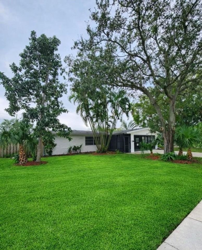 2913 Bayeux Ave - Photo 3 of 19