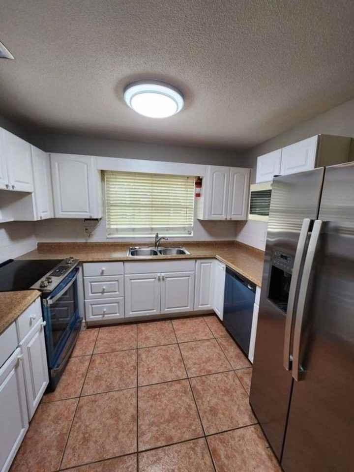 2913 Bayeux Ave - Photo 6 of 19