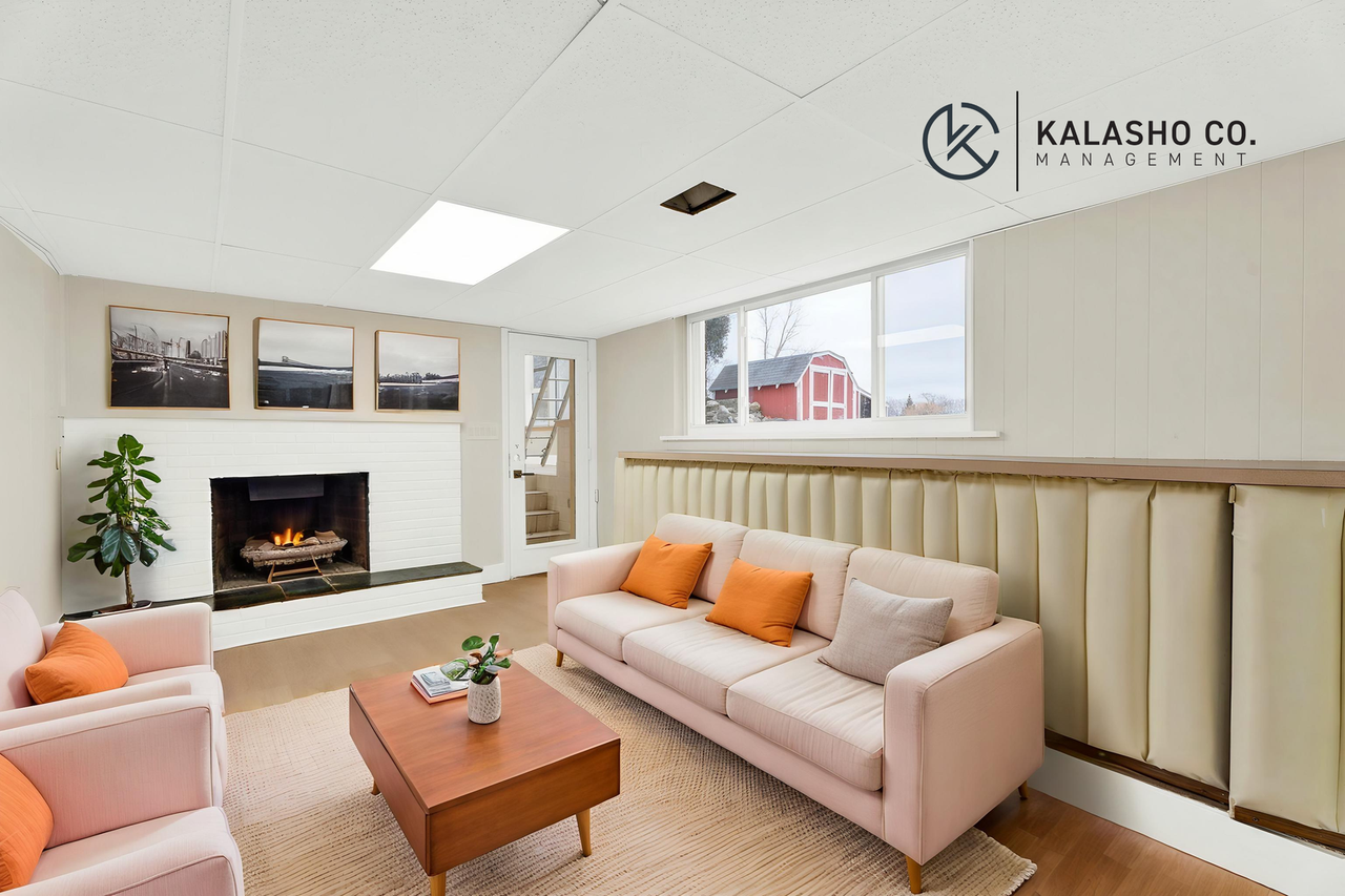 915 James K Blvd - Photo 3 of 41