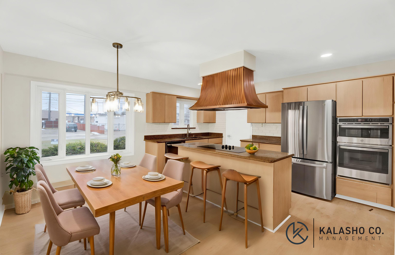 915 James K Blvd - Photo 5 of 41