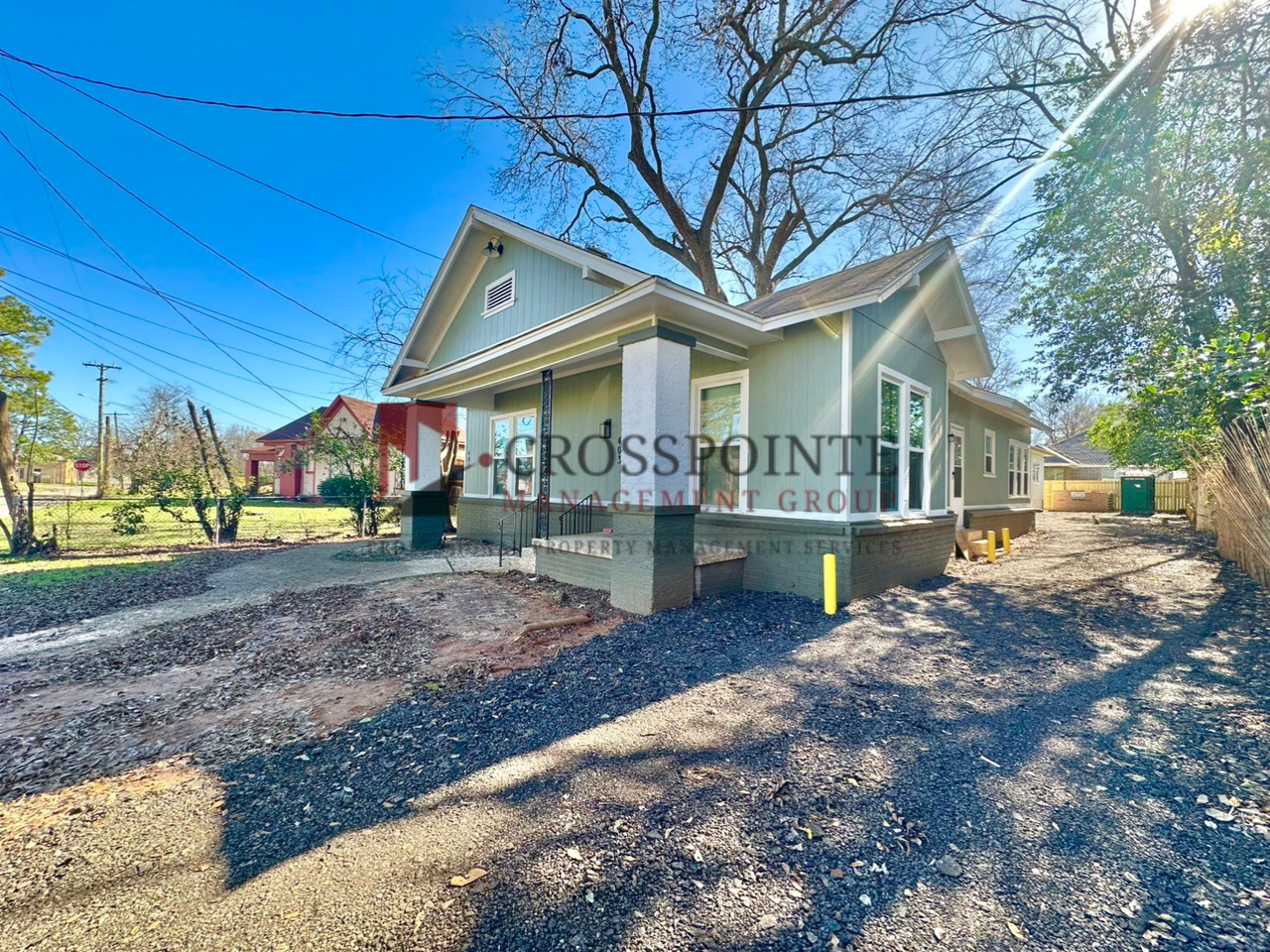 403 E Noble St - Photo 2 of 15