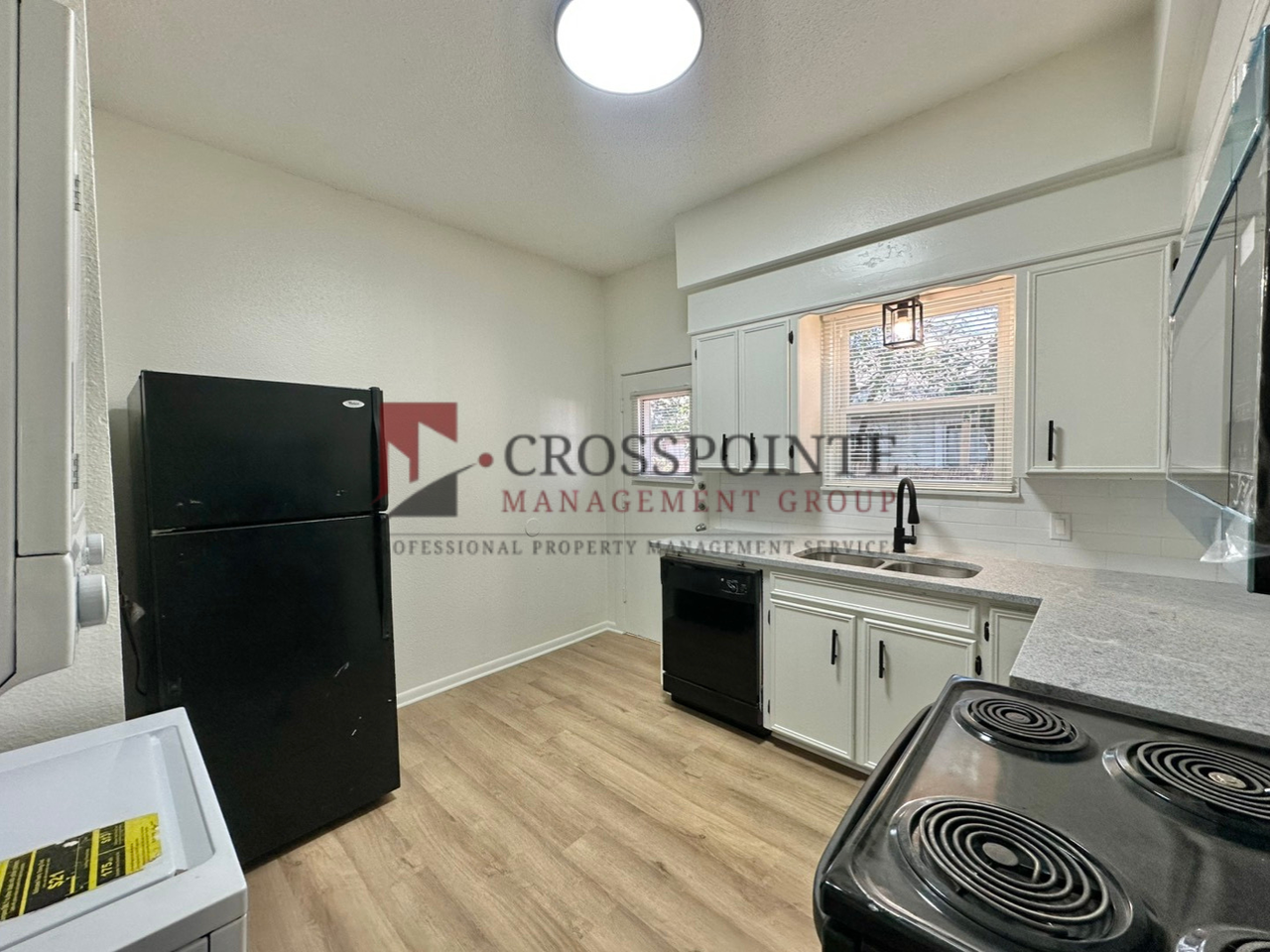 403 E Noble St - Photo 6 of 15