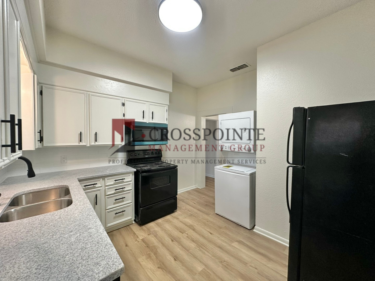 403 E Noble St - Photo 7 of 15