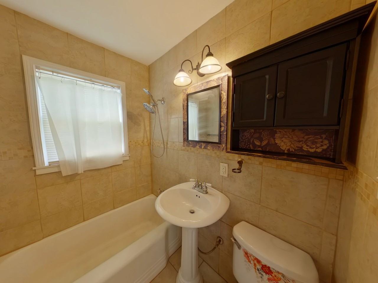 1607 N Erie St - Photo 7 of 9