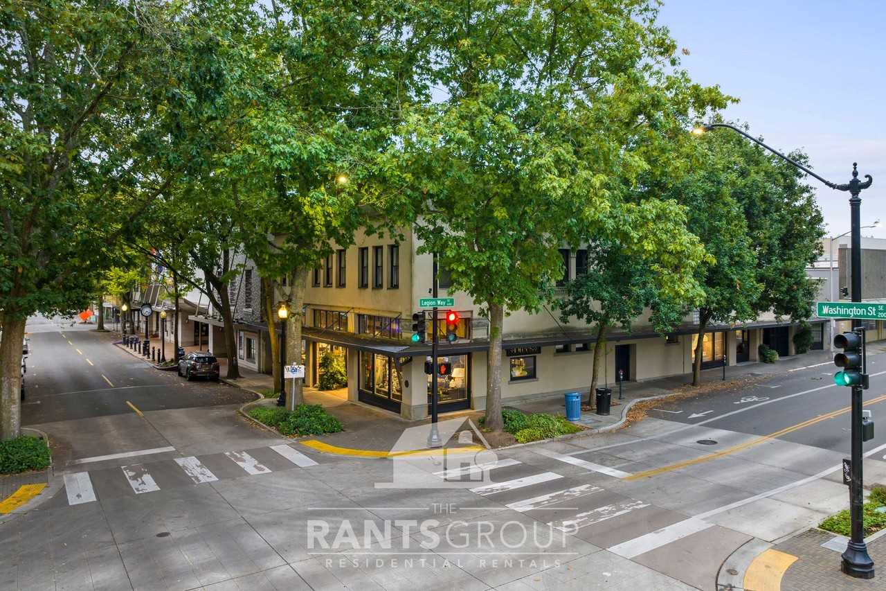 Thompson Apartments - Photo 7 of 12