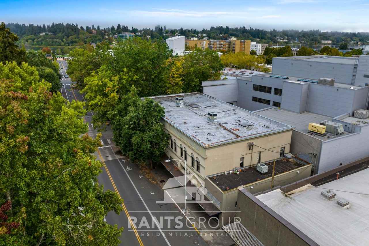 Thompson Apartments - Photo 7 of 12